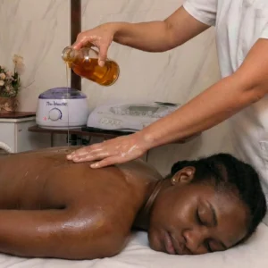 Masaje con aceite caliente